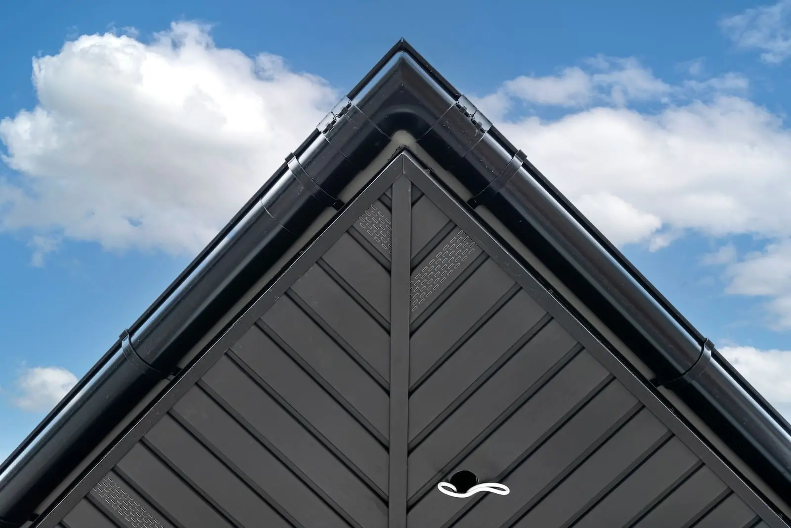 Read more about the article Hip Roof vs. Gable Roof: What’s the Difference and Which Is Better?
